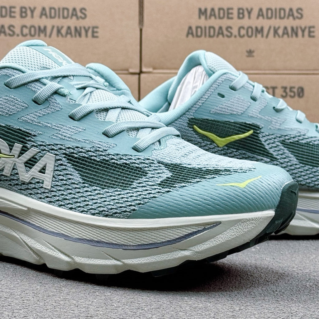 HOKA Challenger 8 Light Blue