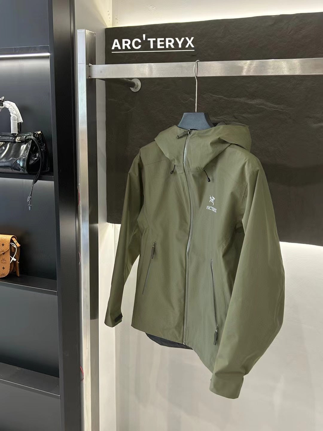 Arc'teryx Men's Beta Jacket 'Retro Green'