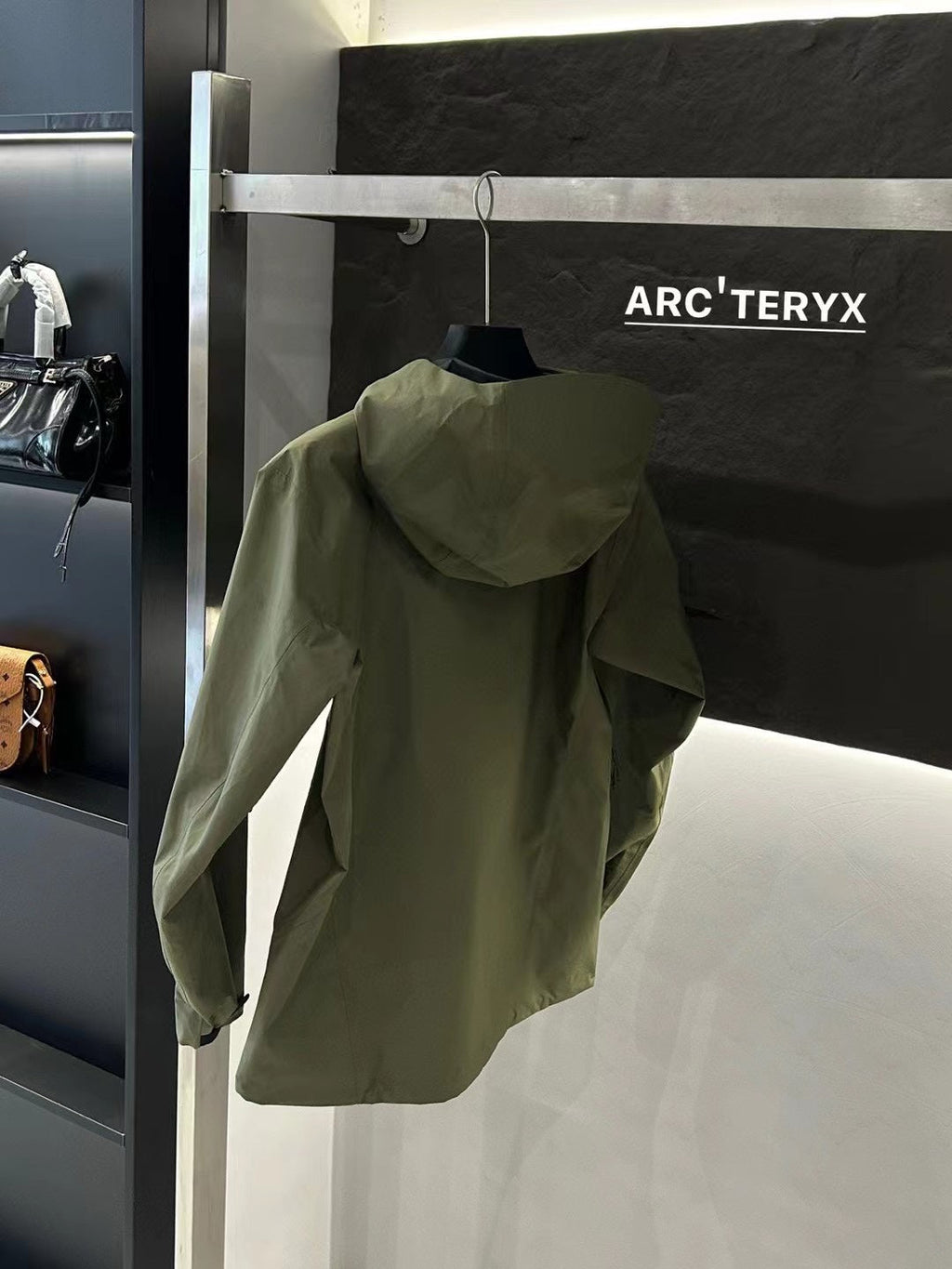 Arc'teryx Men's Beta Jacket 'Retro Green'