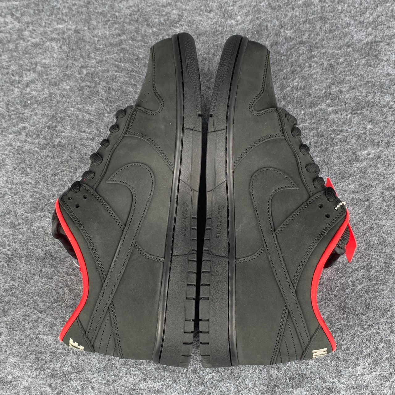 Supreme x Nike Dunk Low SB 'Black' Shoe