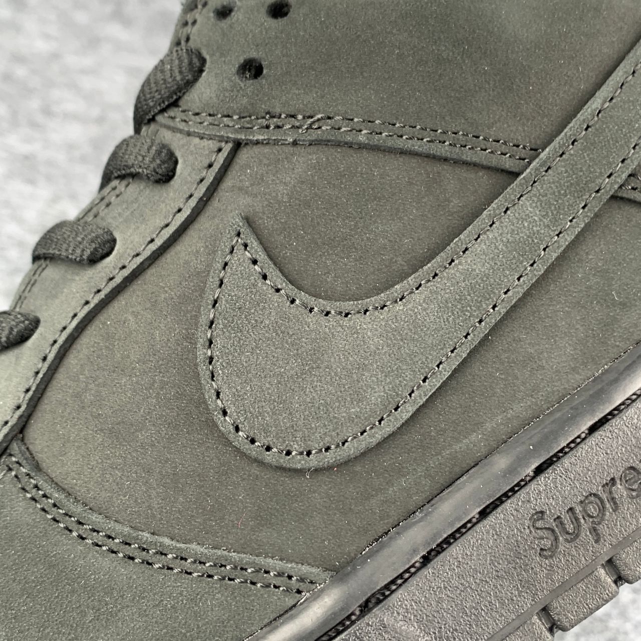 Supreme x Nike Dunk Low SB 'Black' Shoe