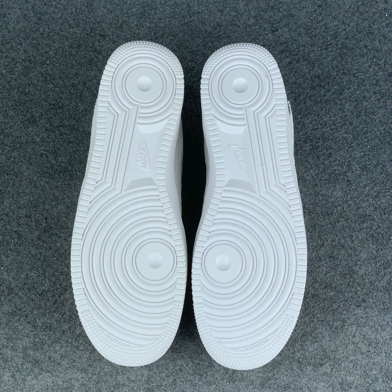 LV Air Force 1 Low 'Triple White'